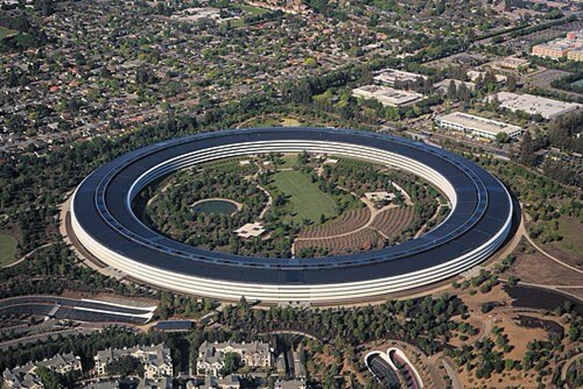 NYT Reporter Mislabels Apple’s Corner Office Location