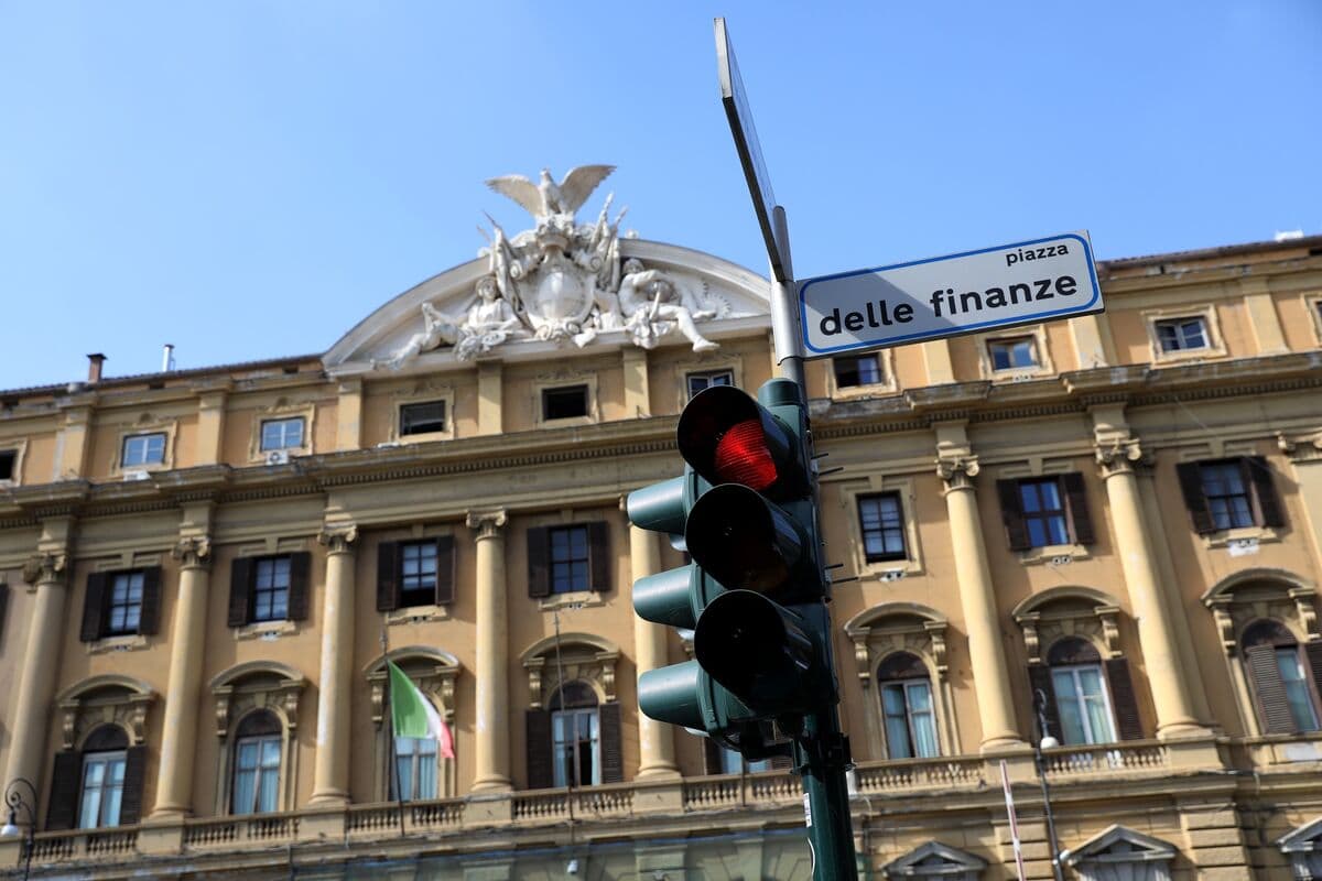 Bank of Italy Warns Meloni to Curb Spending