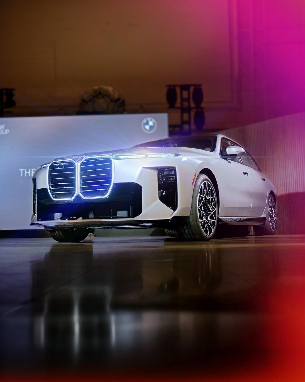 2027 BMW 7 Series Swaps Driver Display for Panoramic Vision