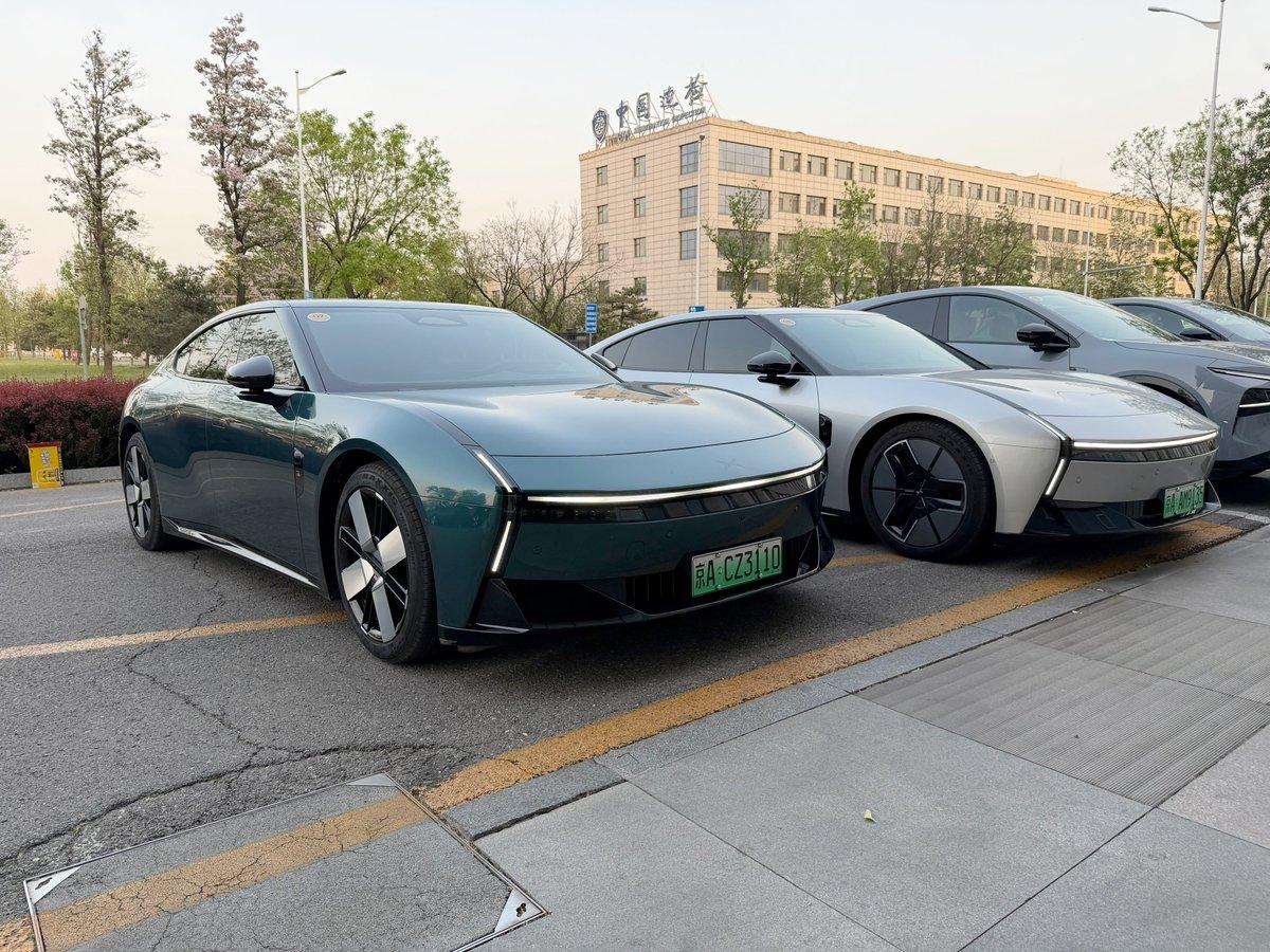 Xpeng VLA 2.0 Outshines Tesla FSD in Test