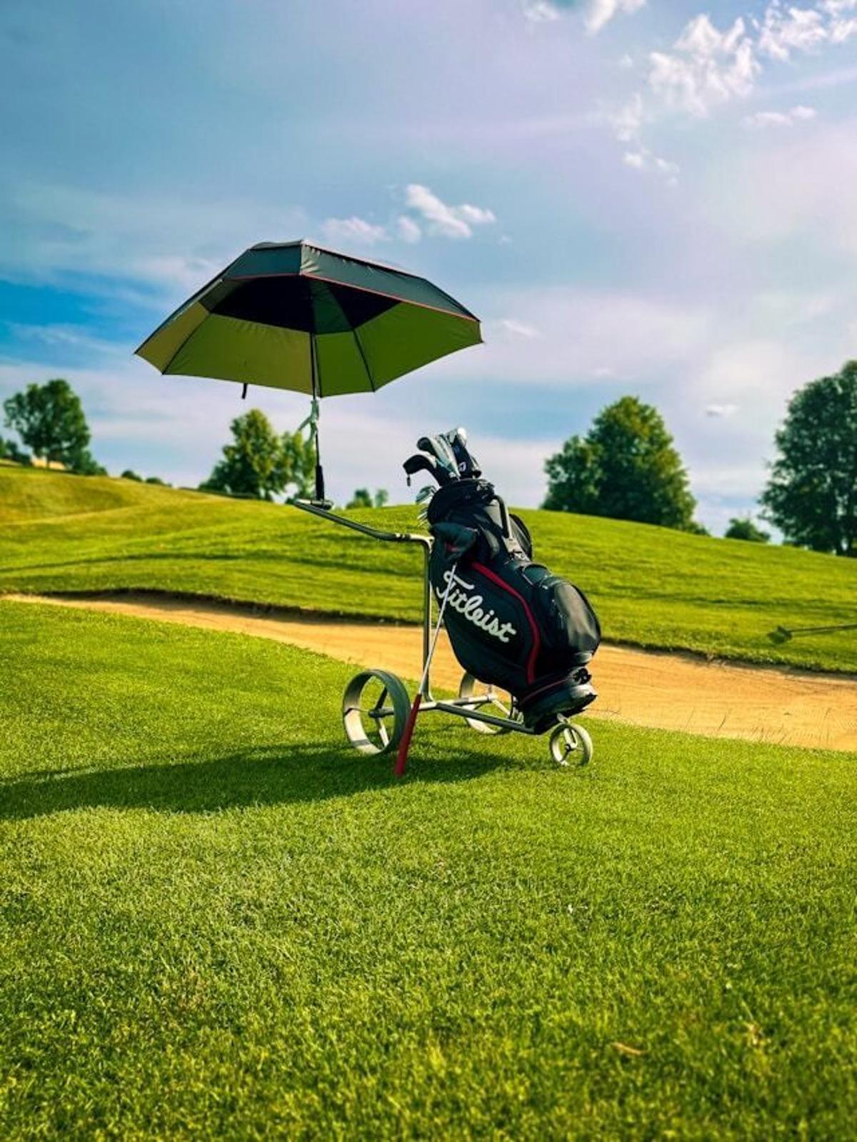 Autonomous Buses, Summer Travel Chaos, and Golf Umbrellas