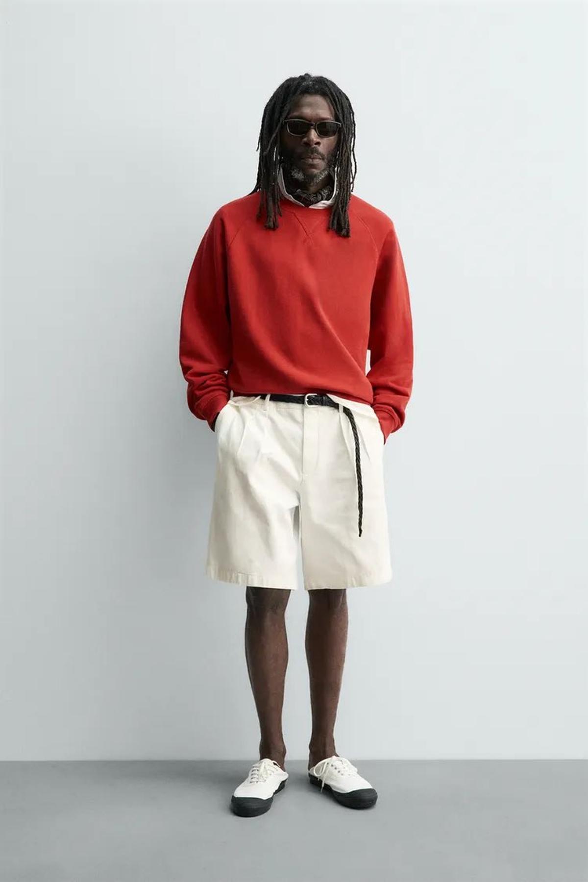 Loose, Pleated Shorts Just Above Knee Are Ideal