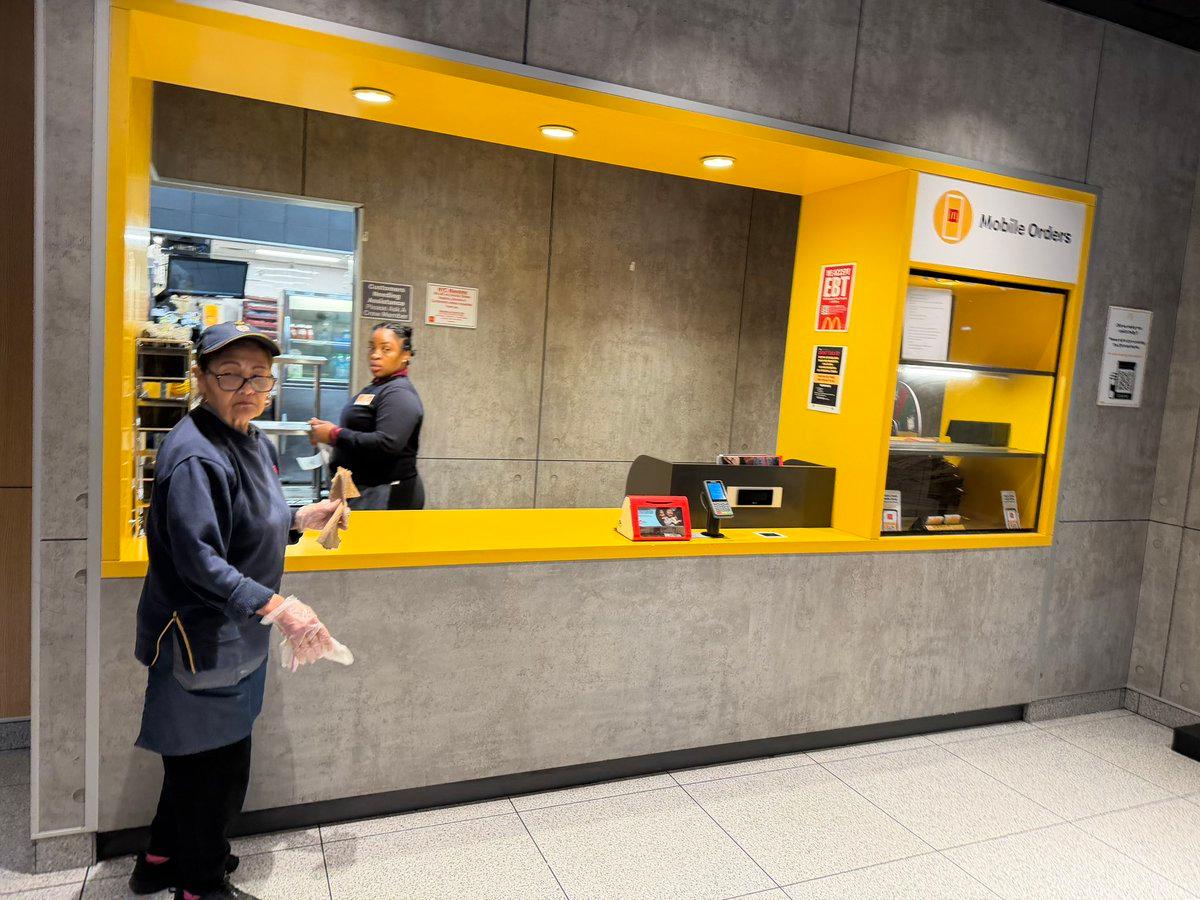 McDonald’s Manhattan Goes Cashless with Outdoor Pickup