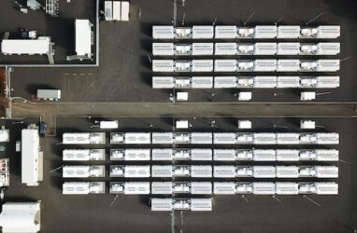 Large Batteries Break Charging Records Amid Stable Prices