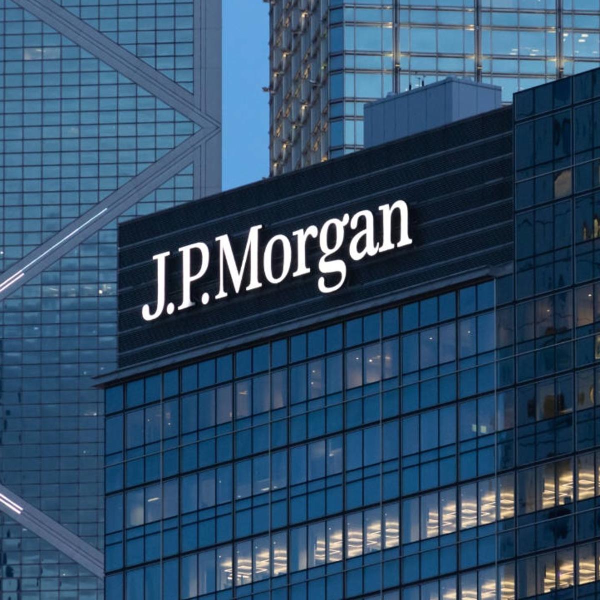 Prosecutors Order Mental Health Treatment for Ex‑Banker, Dismiss Sex‑Slave Claims