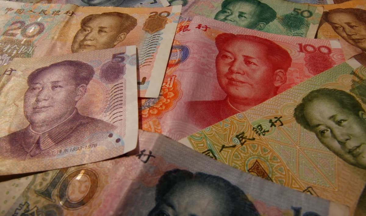 Yuan Gains Accelerate, Offshore up 5% Last Year