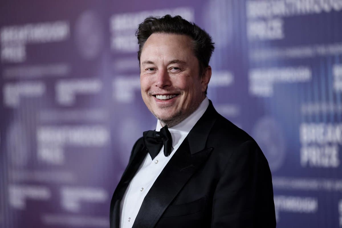 SpaceX Secures $4.16 B Deal for Airborne Tracking Satellite Network