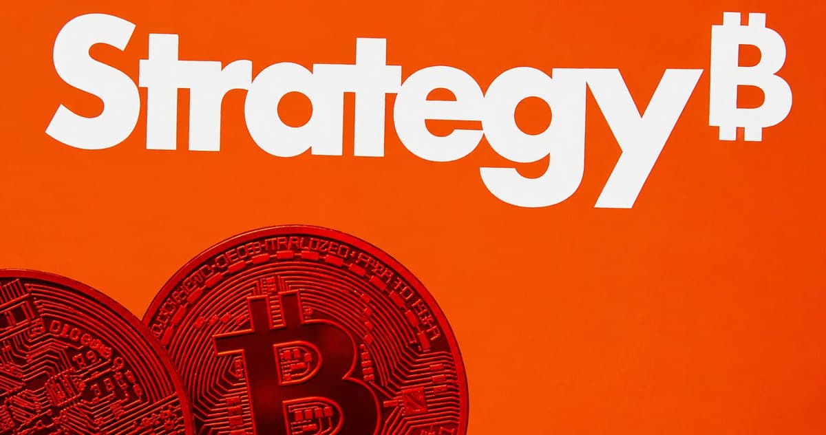 Strategy Sells 32 BTC to Fund Preferred Stock Payouts