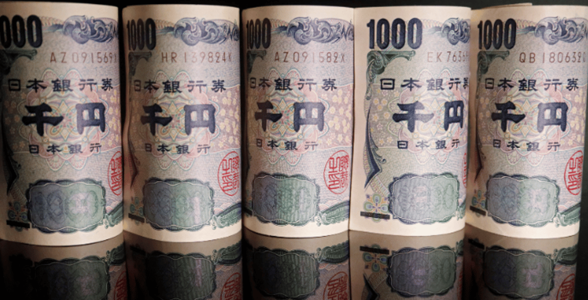 USD Holds Near Peaks Amid Low Oil, Yield Drops