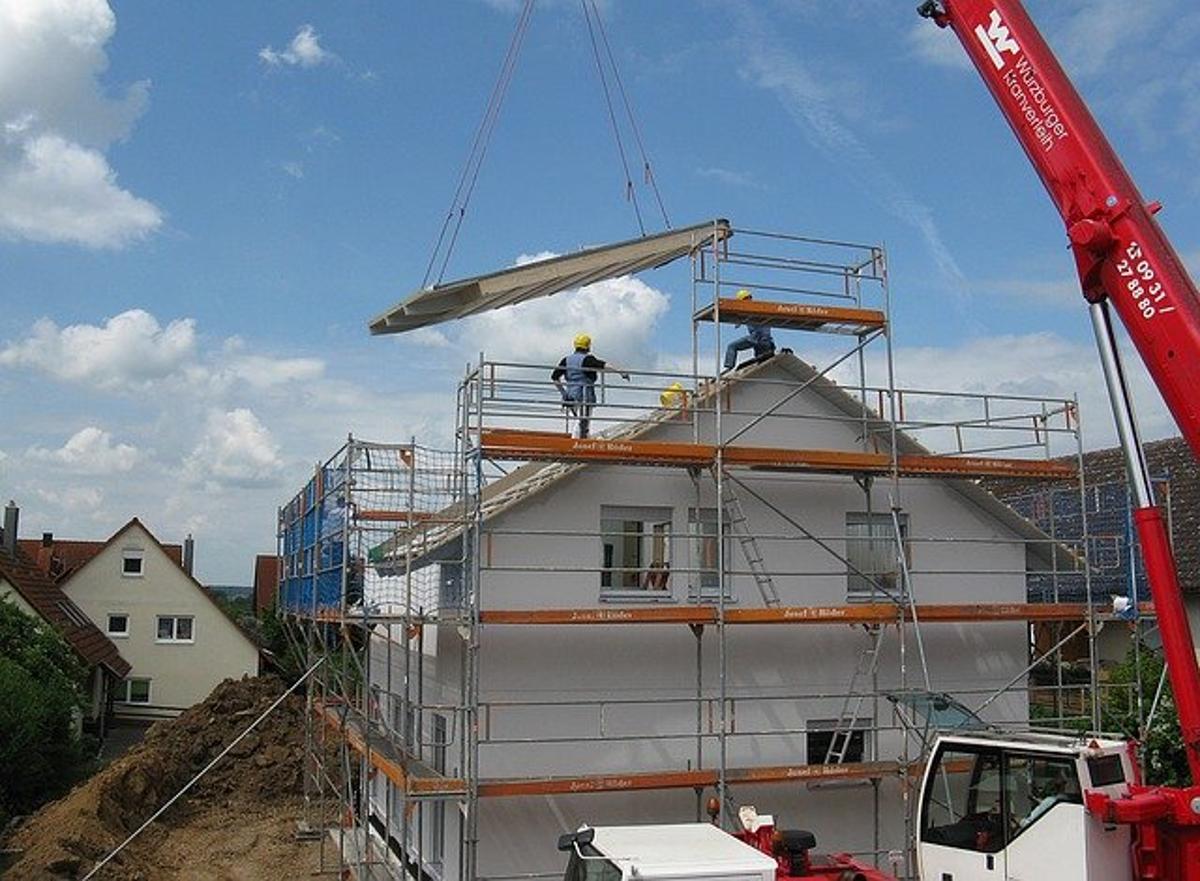 New Build Prices Fall in Several UK Regions as Market Splits
