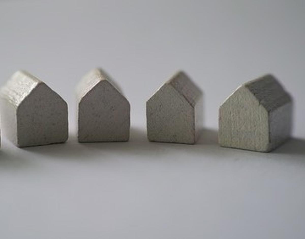 Average UK House Price Passes £300,000 for the First Time