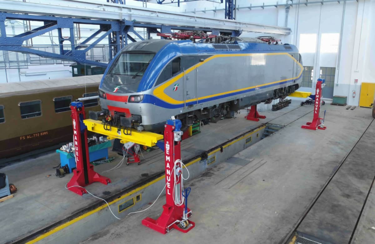 Railway Pit vs Lifting Jacks: Which Is Best for Your Depot?