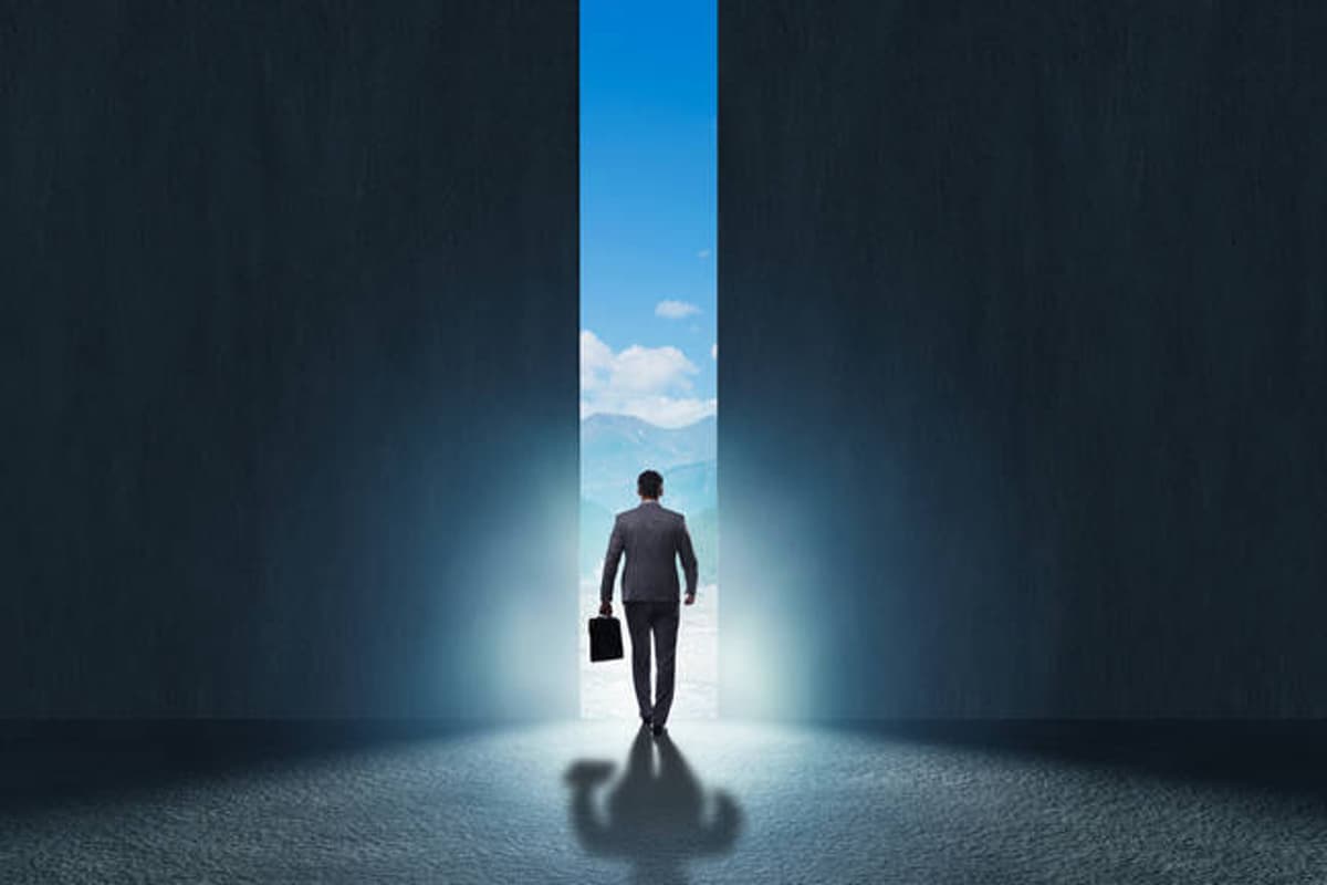 Workday CEO Carl Eschenbach Clocks Out Amid Job Cuts and Market Jitters