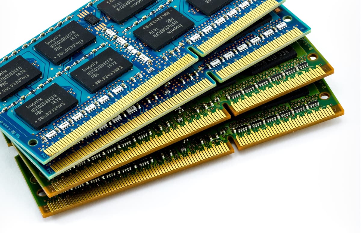 YouTuber Has DIMM Idea, Builds Working DRAM in Backyard