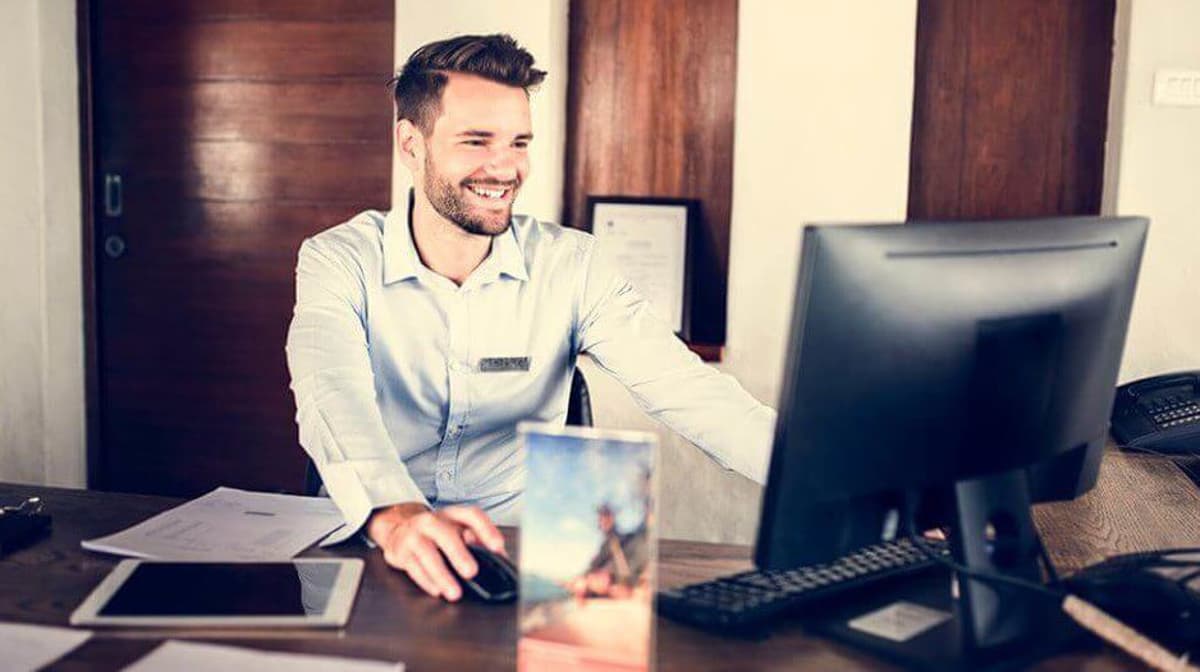 Top Tips for Taking Reservations at the Front Desk