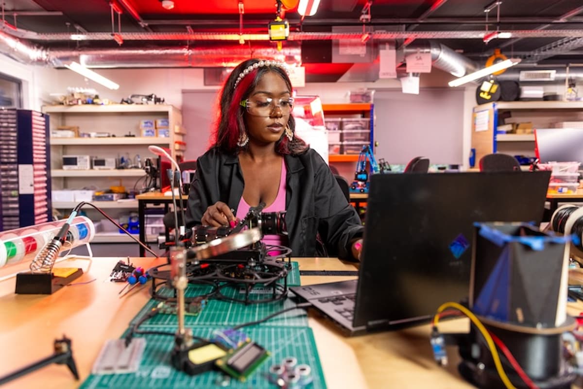 The Convergence of AI, IoT, and Robotics in Modern Manufacturing