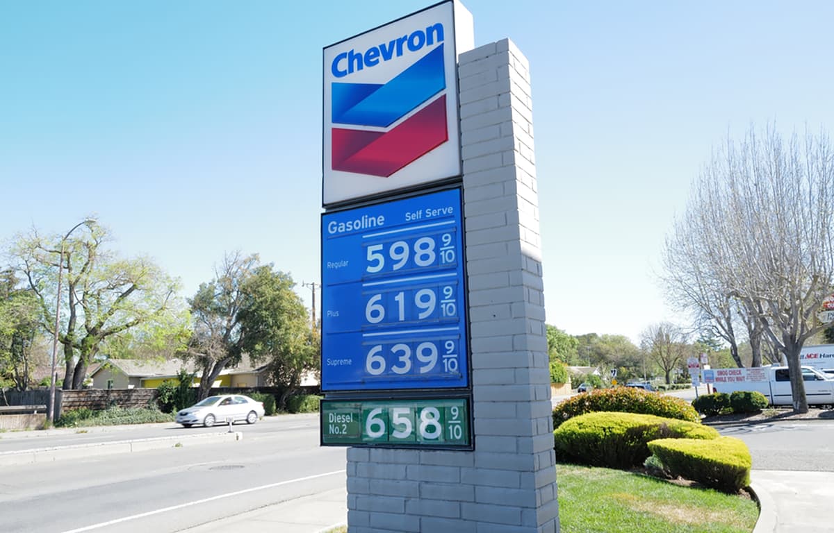 Higher Gas Prices Starting to Impact Spending, Foot Traffic at US Restaurants