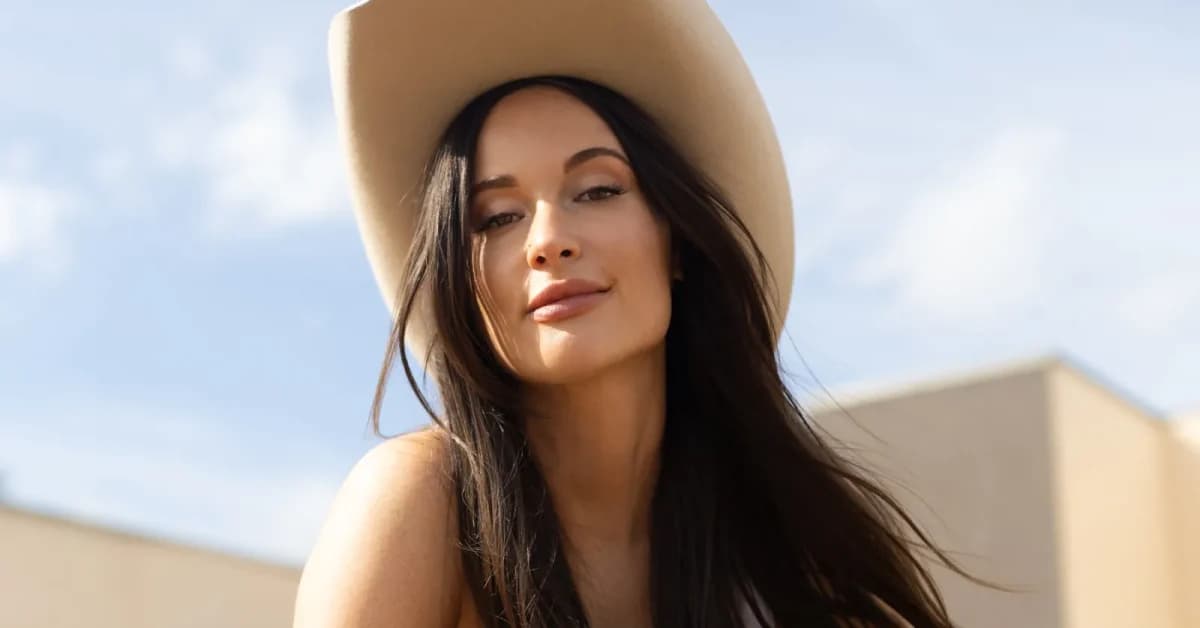 Spacey Kacey Musgraves Spotting UFOs Is Pure Gold