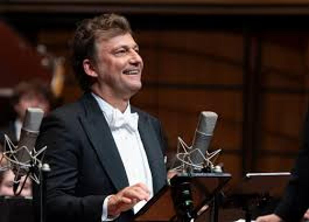 So, Jonas Kaufmann, What’s with the Microphone?