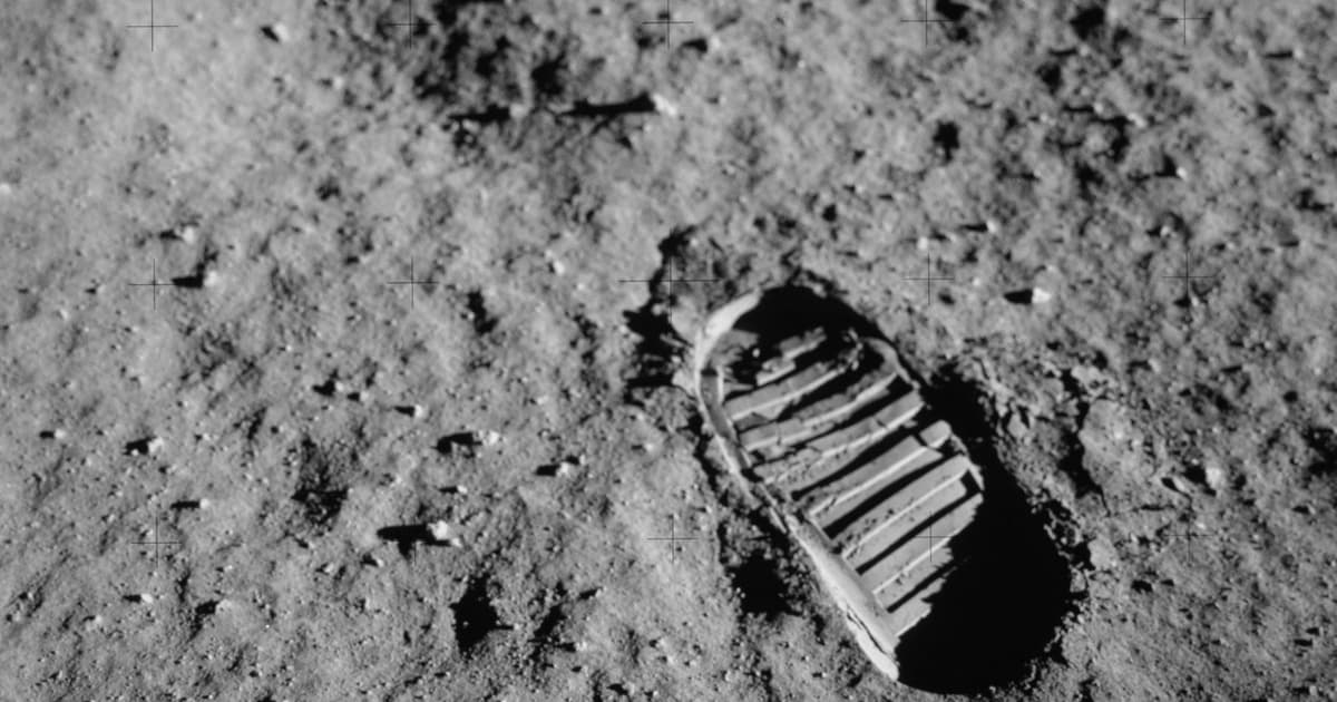 Richard Nixon’s White House Had a Speech Prepared in Case Neil Armstrong and Buzz Aldrin Became Stranded on the Lunar...