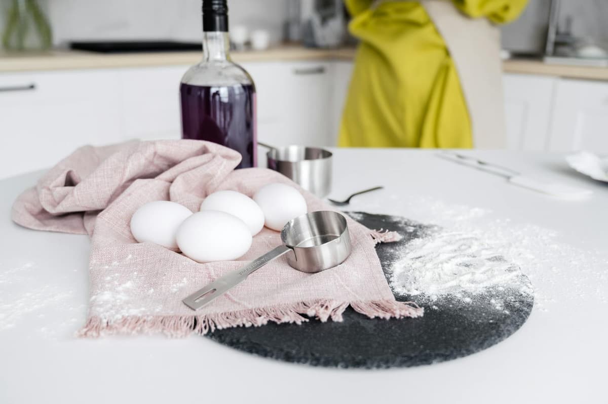 Psychology Says Adults Who Apologize for the State of Their House the Moment Guests Walk in Aren’t Insecure Hosts, They...