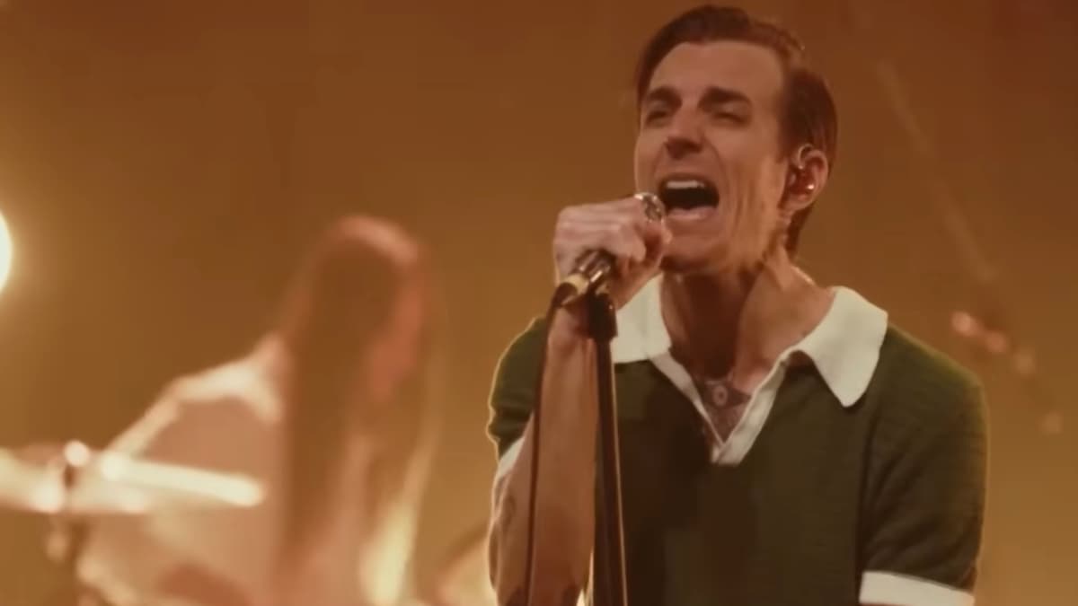 WATCH: The Maine Perform ‘Die To Fall’ On The Kelly Clarkson Show