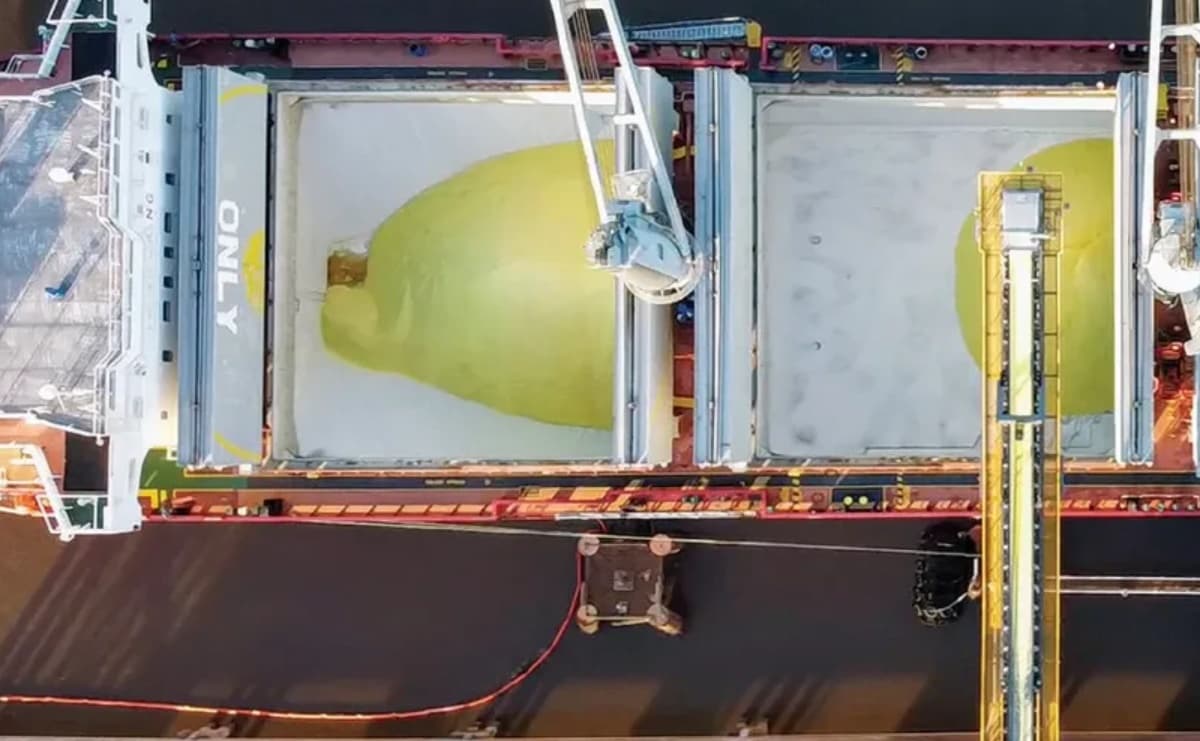 War Turns Sulphur Market Toxic in Acid Supply Shock