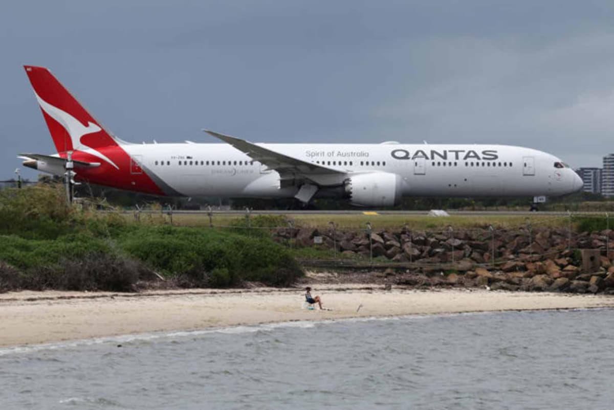 Australian Airline Qantas' Shares Fall More than 10% on US-Iran Conflict