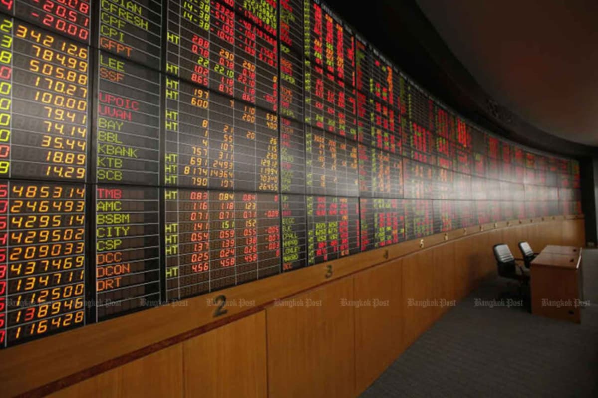 Stocks Fall in Asia After Fed Holds Interest Rate Steady