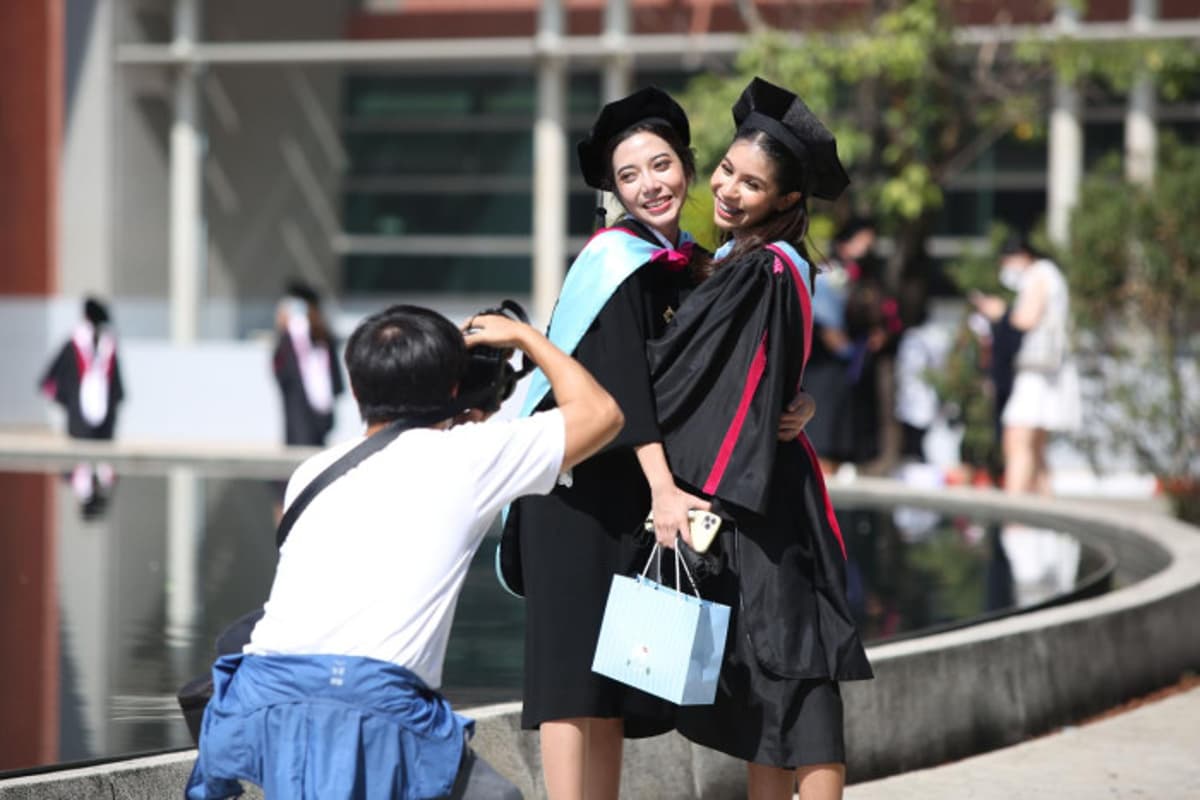 Higher Pay, Leaner Benefits Eyed for New Civil Servants