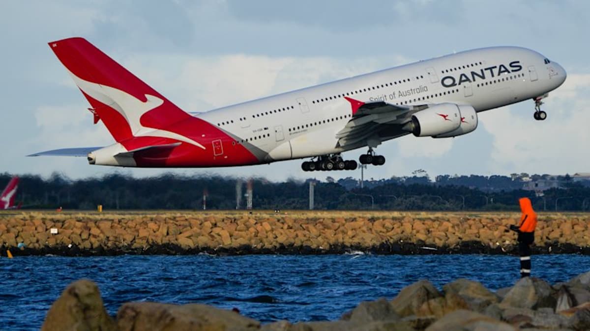 Some A380s Grounded Amid Emergency Inspections for Wing Spar Cracks