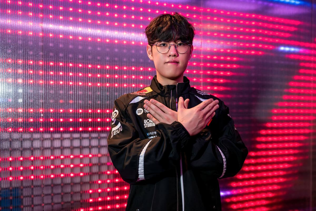 T1 Wins 5th Consecutive League Matchup with 2-1 Victory Over KRX
