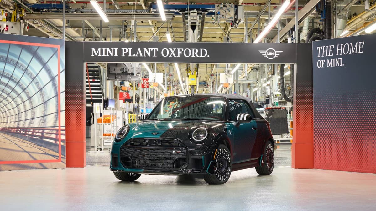 This One-Off MINI Has over 50 Custom Details—And It’s for a Philadelphia Eagles Fan