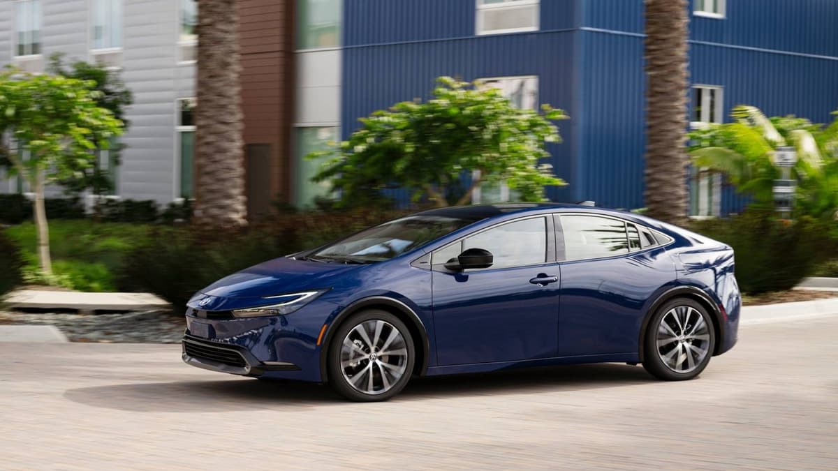 Other Hybrids Can't Keep Up—This Japanese Hatch Is Still the King of Fuel Savings