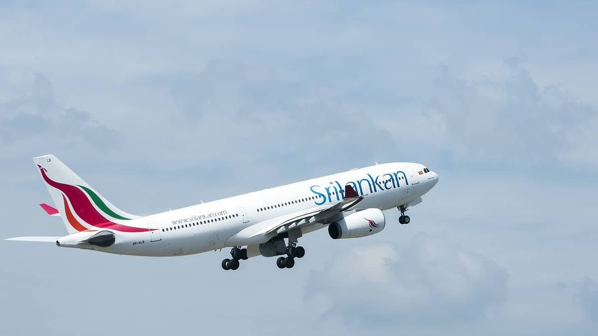 Lightning Strikes SriLankan A330 Engine, Sparking Flames And Mid-Air Turnback