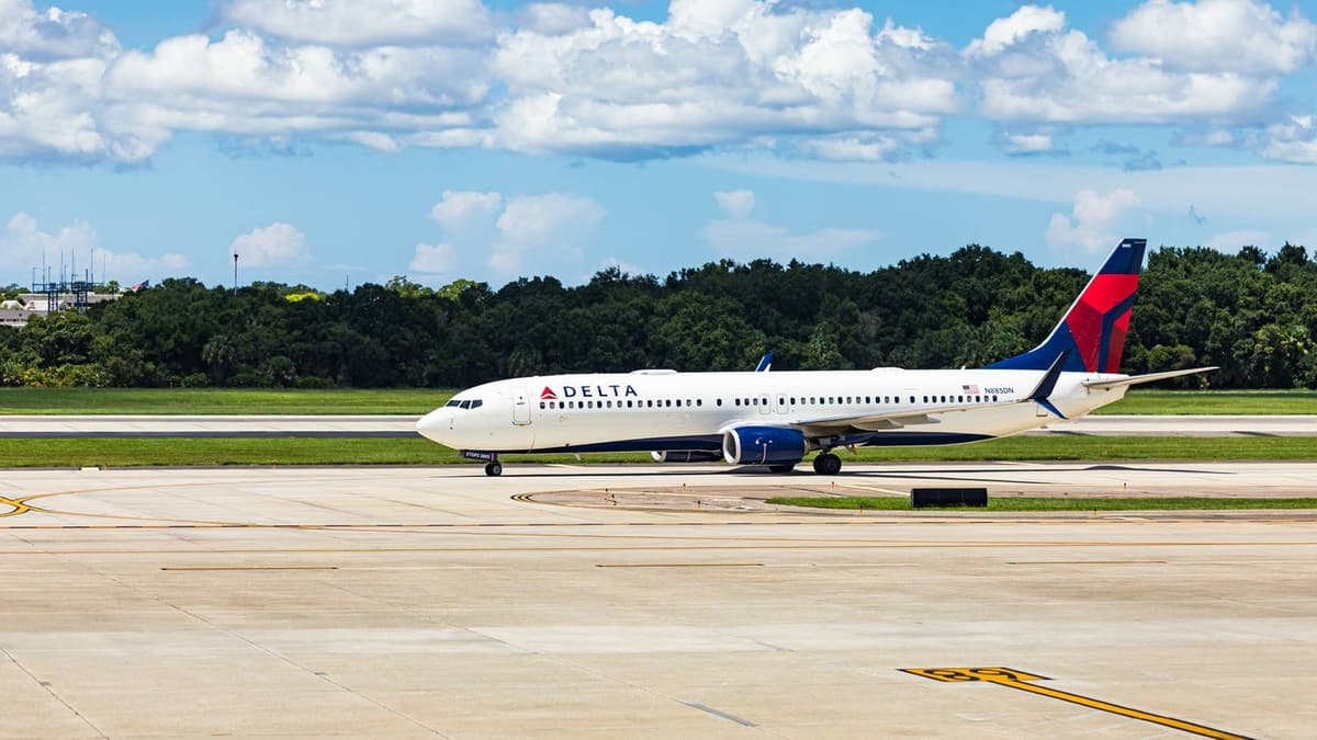 Low Fuel: Delta Air Lines Flight Diverts After Disabled Plane Occupies Albuquerque Runway
