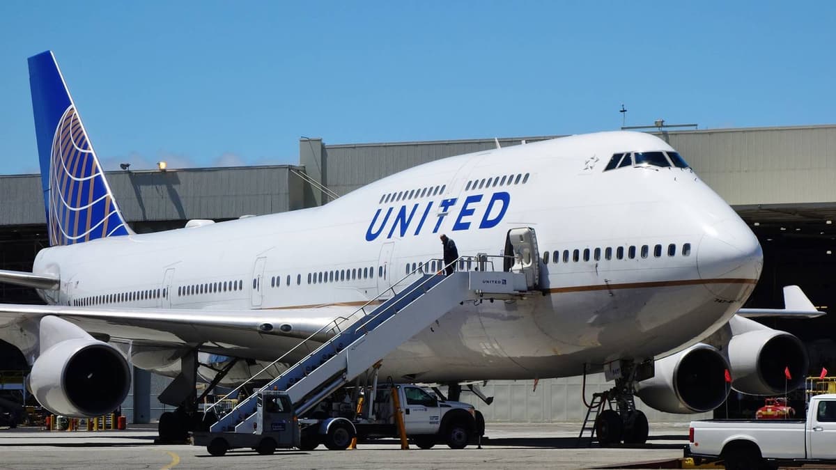Cool: A Former United Boeing 747 Is Now Literally Wedged Between Two Seattle Skyscrapers