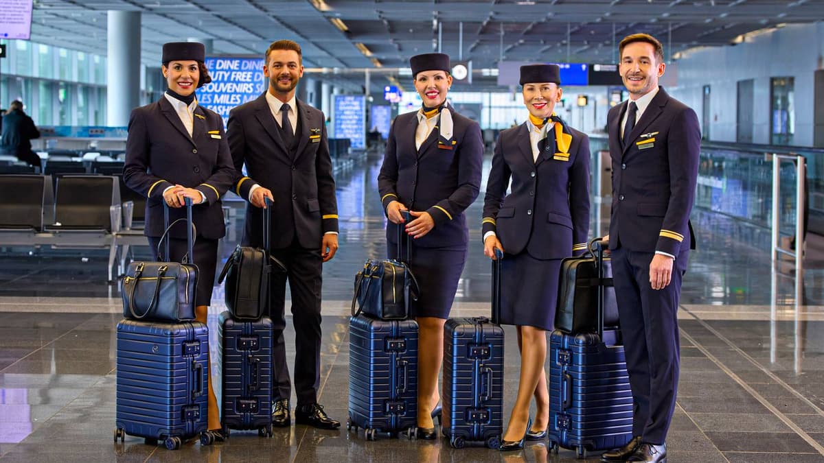 Here's What Flight Attendants Can Tell When You're Experiencing Your 1st Long-Haul Flight