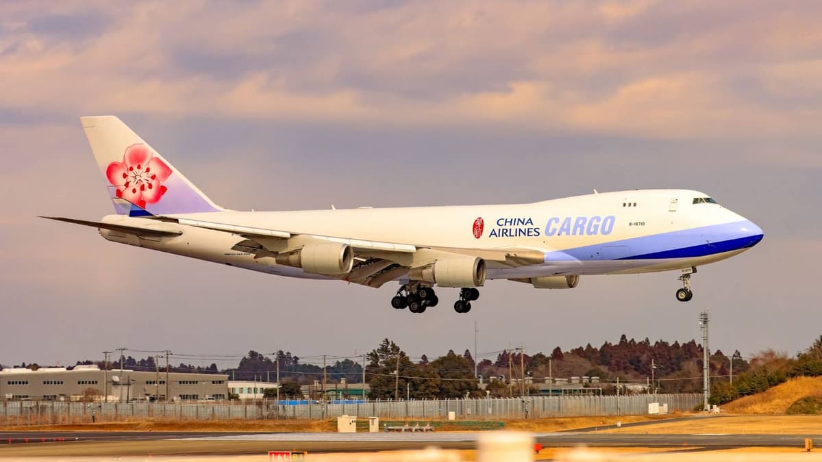 Unusual Visitor: Boeing 747 Diverts To Whitehorse After Smoke Indication