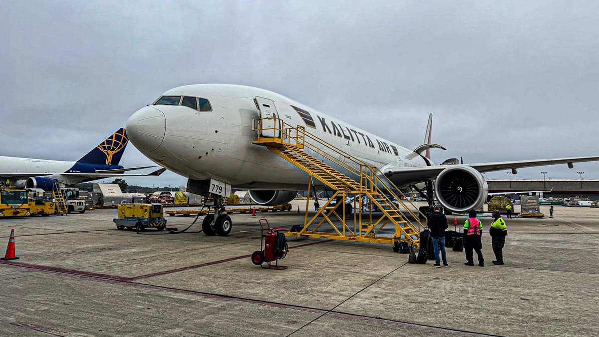 Why Airlines Are Cutting Open Retired Boeing 777s & Turning Them Into Freighters