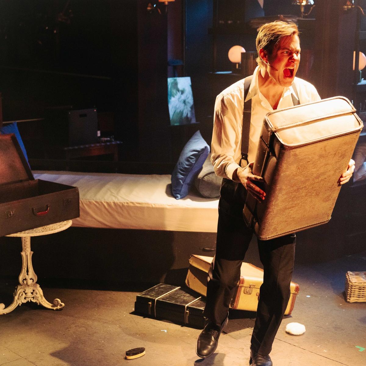 Fed Up With High Costs, American Theater Takes a Trip to London