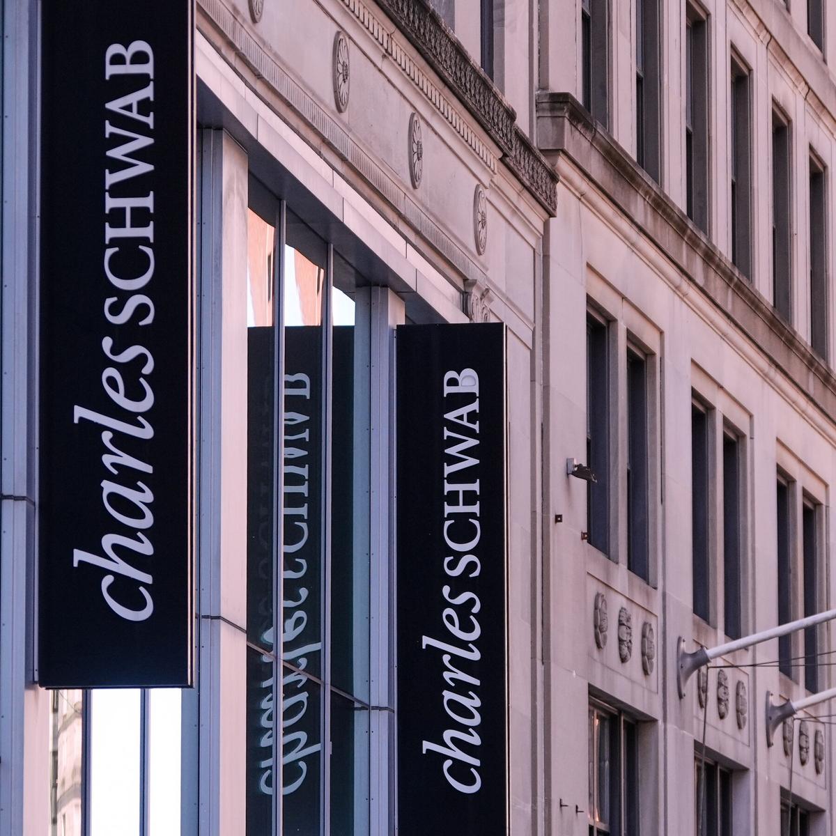 Schwab Affiliate Halts Customer Donations to Southern Poverty Law Center