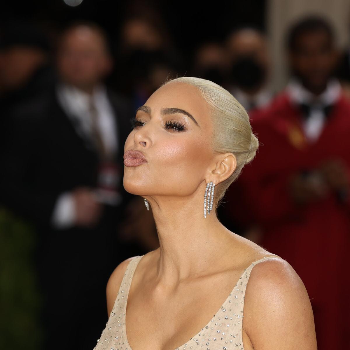 Book Review: ‘Dekonstructing the Kardashians,’ by MJ Corey