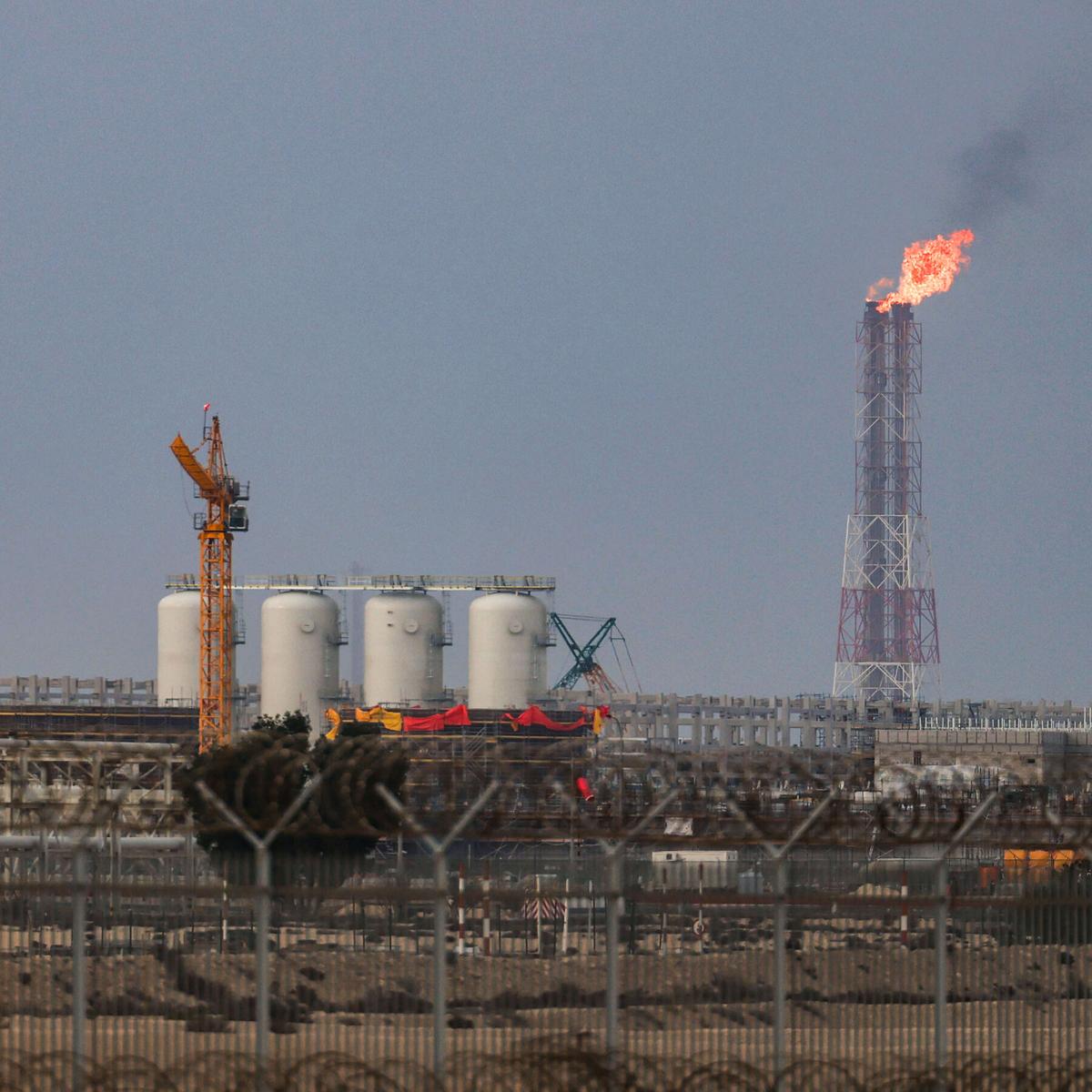 Global Supply Shortages Deepen as War Drags On, Risking Jobs and Growth