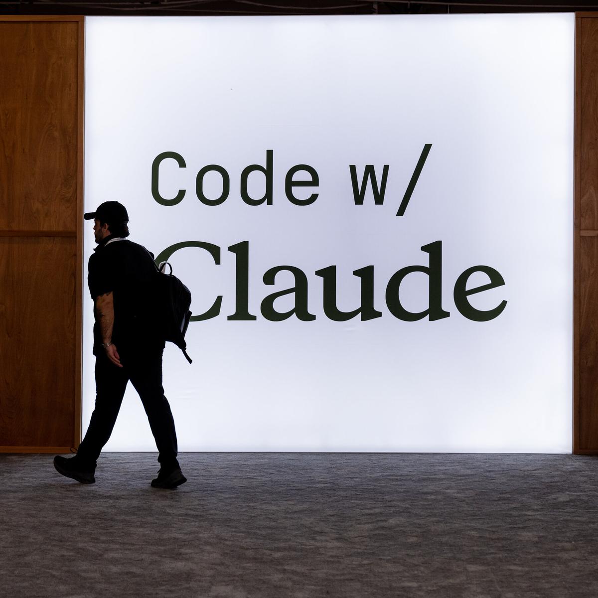 Anthropic Raises $65B, Valuing AI Startup at $900B