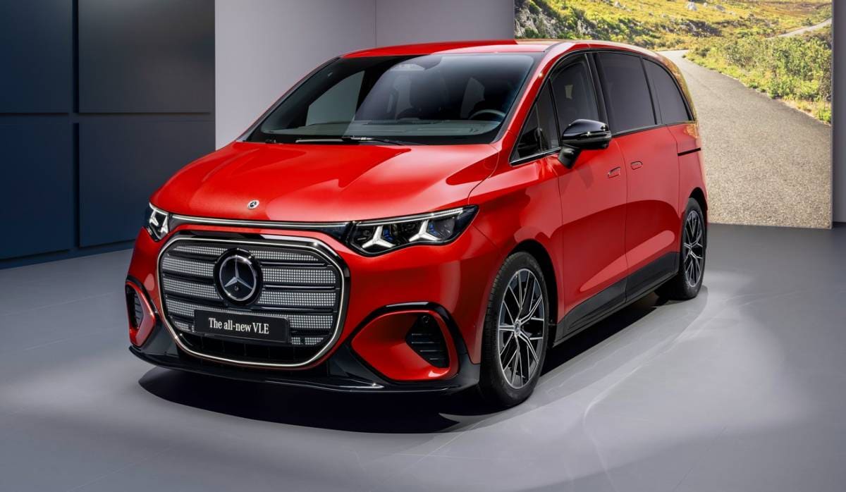 Monovolume Di Lusso - Mercedes-Benz VLE: 5 Metri E 30 Di Opulenza Elettrica Su Quattro Ruote (Sterzanti) - VIDEO