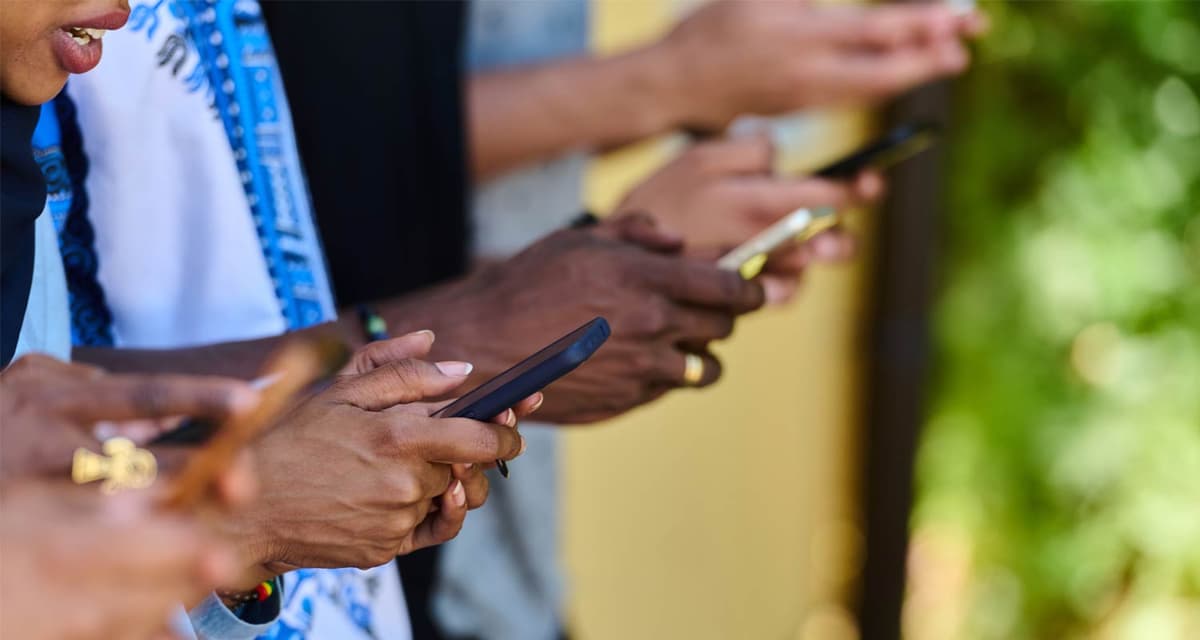 Joosub Warns of 24 Months of Pain for Phone Buyers