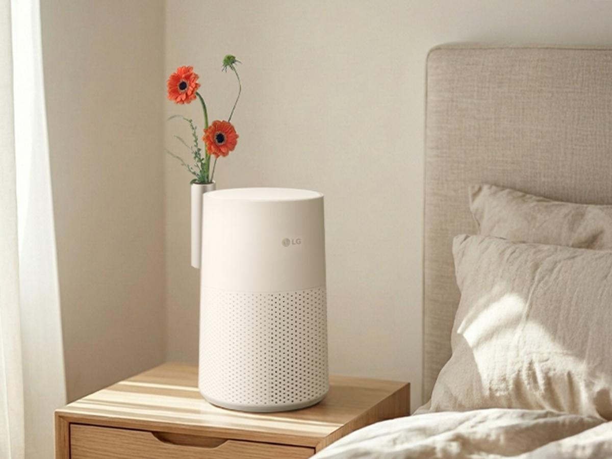 LG Built a Flower Vase Into an Air Purifier