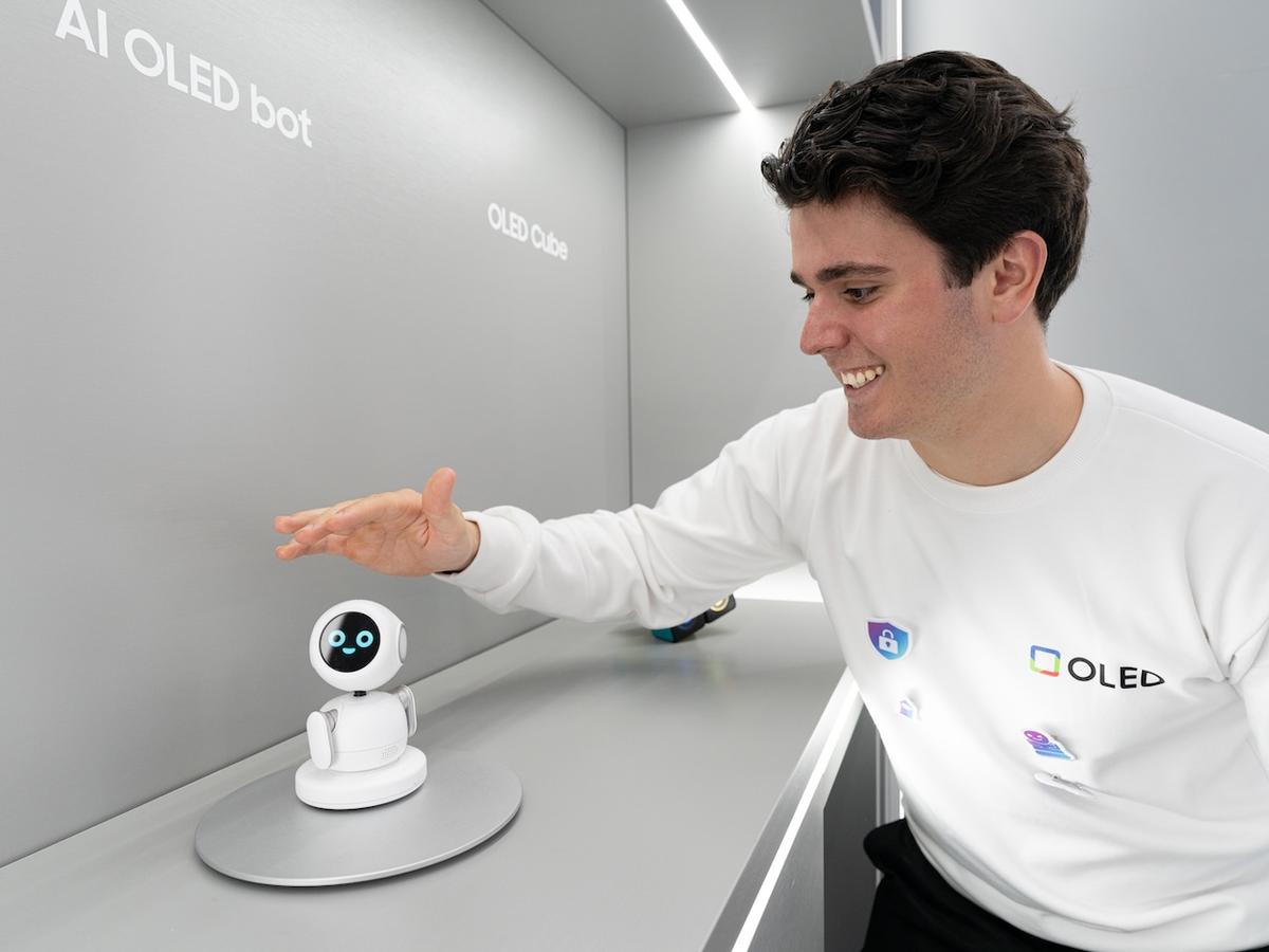 Samsung Put a Face on AI and Shrunk It Down to Pocket Size