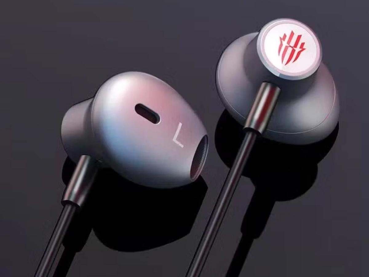 RedMagic’s $22 Wired Gaming Earphones Quietly Bring Back the 3.5mm Jack